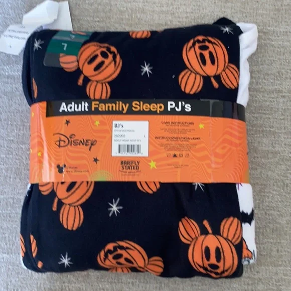 Disney Mickey and Gang Adult Unisex Fleece Halloween Pajamas Size Large NWT - Picture 5 of 9